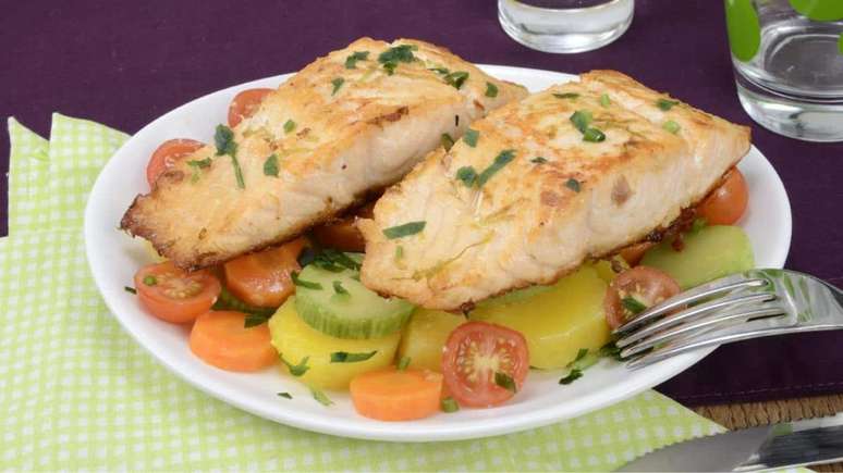 Grilled salmon with vegetables
