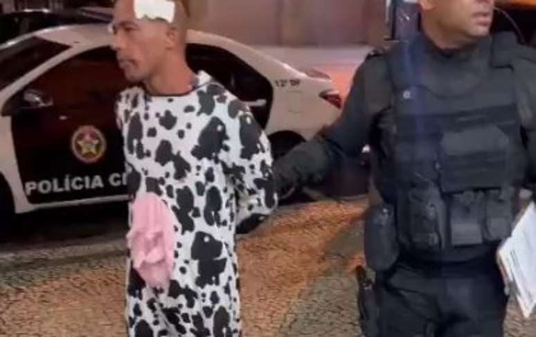 Suspeito de 39 anos foi detido com fantasia de vaca