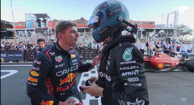 Verstappen foi tirar satisfações com Geroge Russell após corrida sprint em Baku