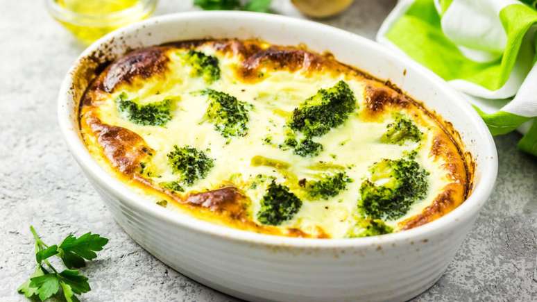 Torta de queijo com br&oacute;colis