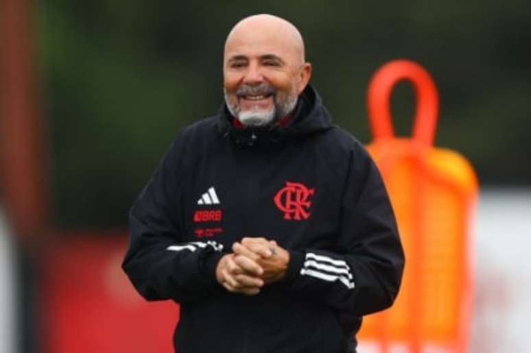 Sampaoli smiles during Flamengo's training at Ninho do Urubu (Photo: Gilvan de Souza/Flamengo)