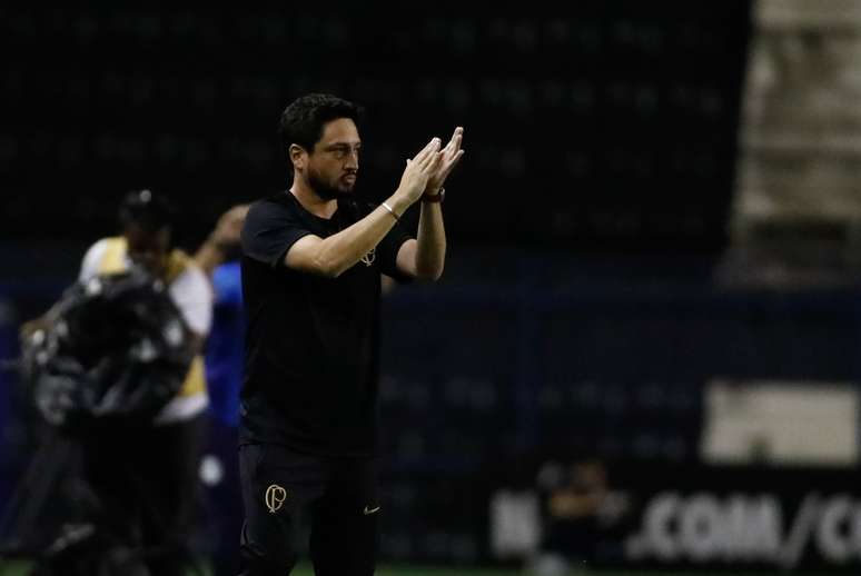 The coach of the Corinthians women’s team comes out in defense of the players: “They were threatened”