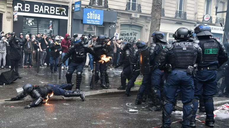 Maior parte dos protestos registrados na Fraça foi pacífica, mas grupos radicais e policiais entraram em confronto