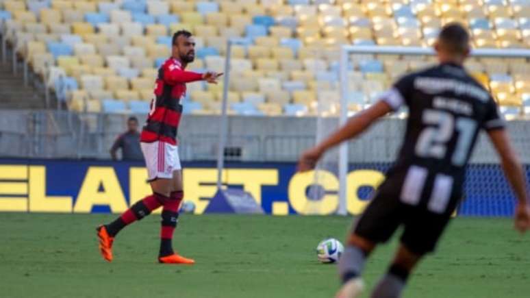 Fabrício Bruno falhou no lance do terceiro gol do Botafogo (Foto: Armando Paiva / Lance!)