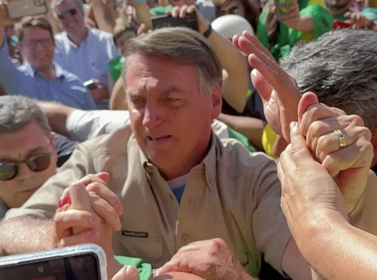 Bolsonaro recebido por eleitores em Ribeirão Preto