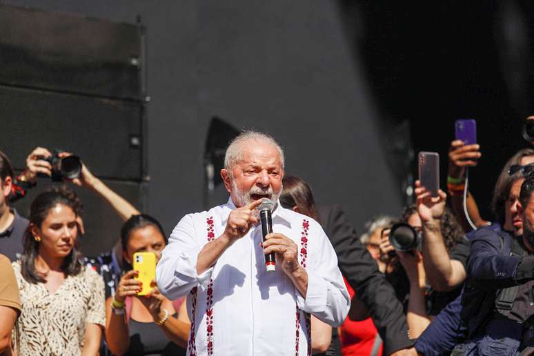 Lula participa de ato das centrais sindicais em São Paulo 