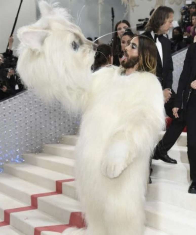 Jared Leto se vestiu de gatinho para o tapete vermelho do Met Gala –