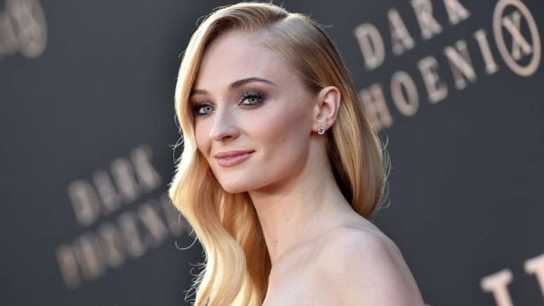 Sophie Turner faz pedido aos fãs após postar acidentalmente um vídeo da filha nas redes sociais