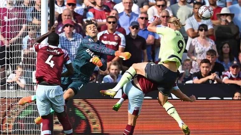 Manchester City recebe o West Ham, em jogo da Premier League (Foto: AFP)