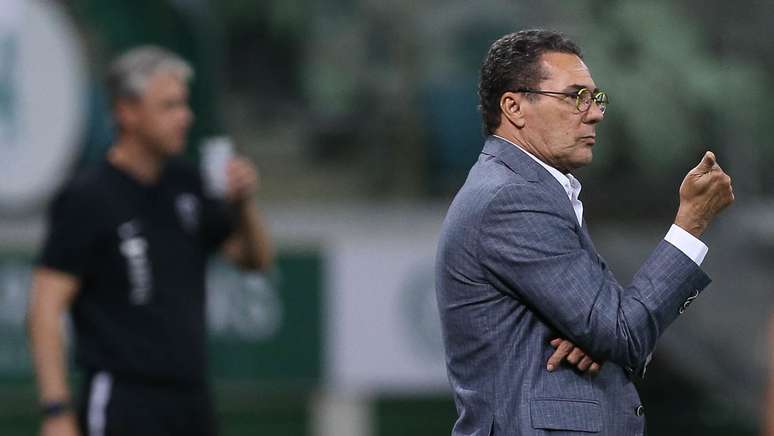 Faster than Corinthians, Luxa won the last title in the derby
