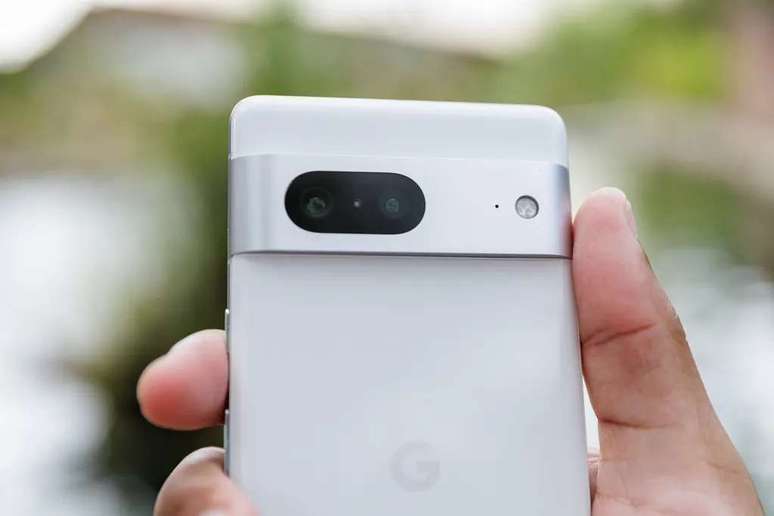Pixel 7a should maintain the visual identity of the series (Image: Ivo Meneghel Jr/Canaltech)