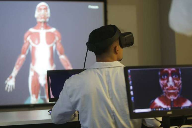 Alunos usam realidade virtual em curso de Medicina da Estácio Idomed, do grupo Yduqs, no Rio