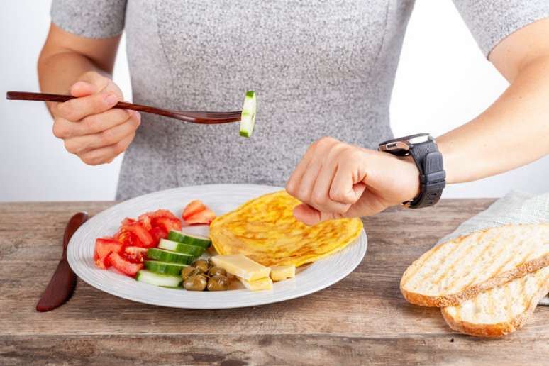 Intermittent fasting: what to eat while on a diet to lose weight