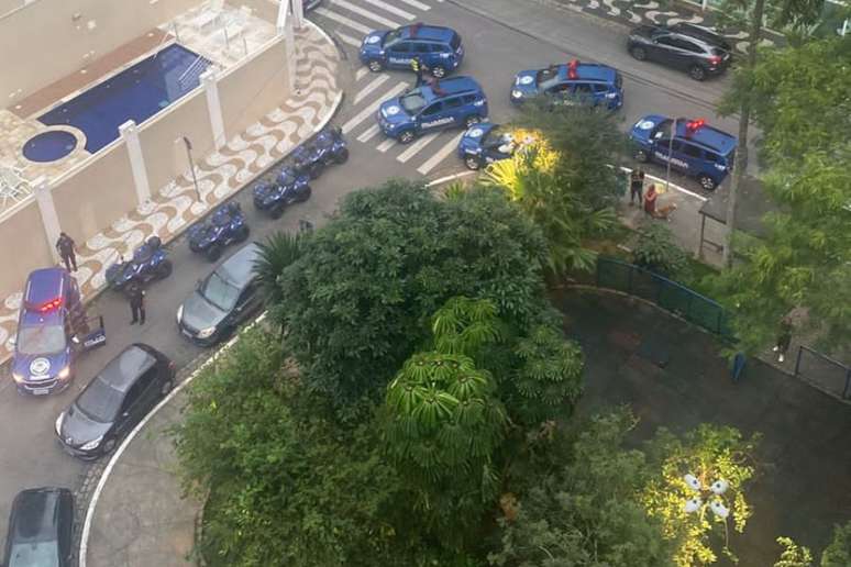 Criminoso tentou pular muros de prédios durante fuga Criminoso tentou pular muros de prédios durante fuga