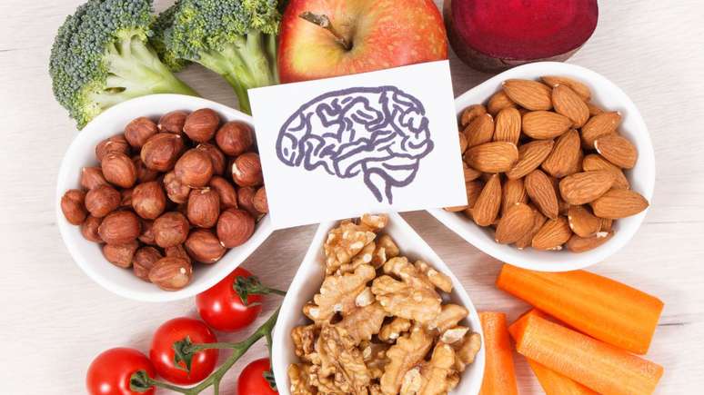 Confira quais são os alimentos que ajudam a melhor a função cognitiva do cérebro -