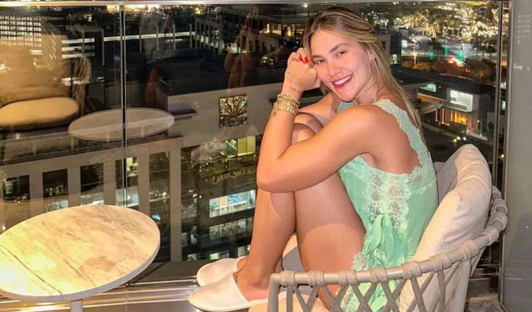 Virgínia Fonseca surgiu de cara limpa e beleza natural chama atenção dos internautas.