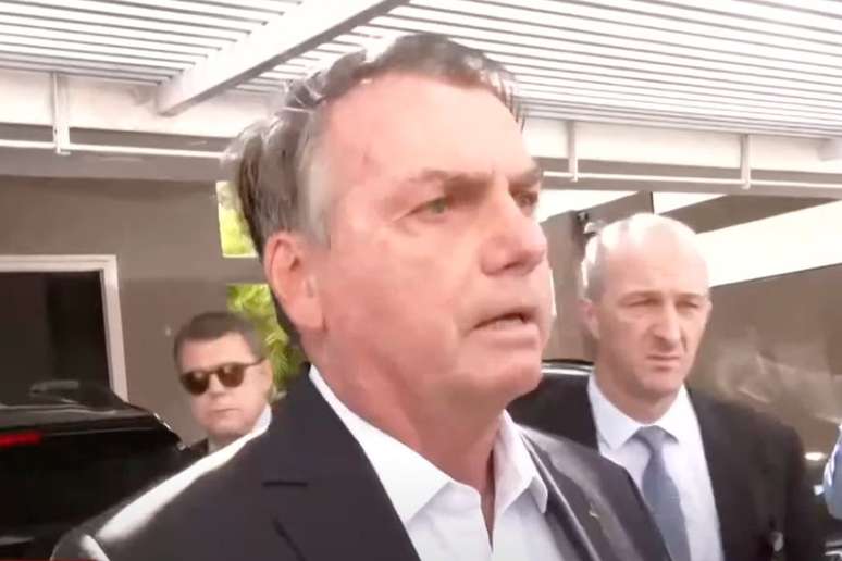 Jair Bolsonaro falou com imprensa em Brasília