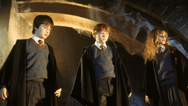 Daniel, Rupert e Emma em cena de A Pedra Filosofal..