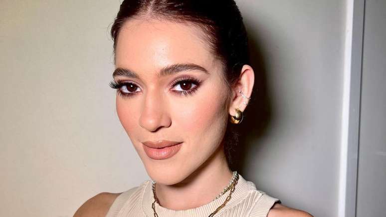Ana Clara Lima opens play on love life: ‘Escape from relationships’