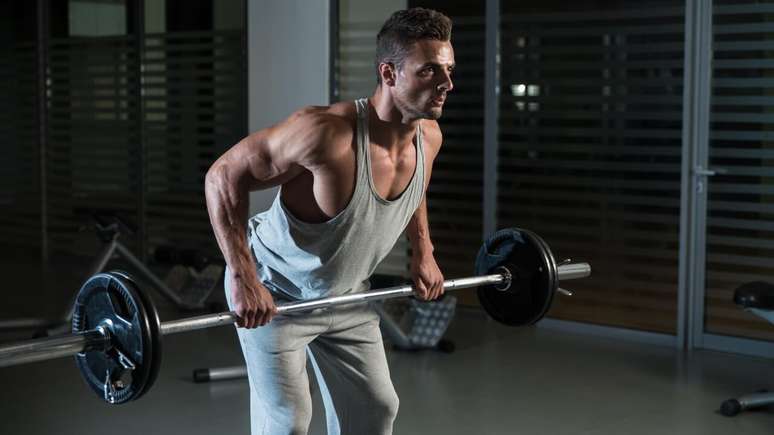 Como fazer remada curvada -