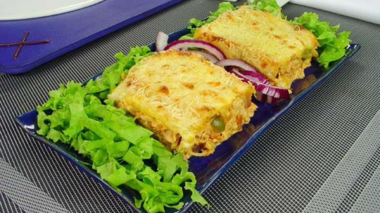 Enformado r&aacute;pido de frango com p&atilde;o amanhecido