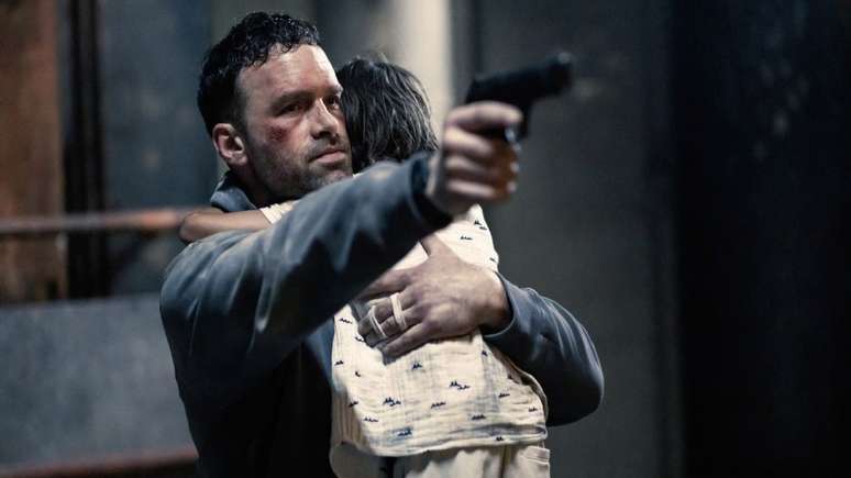 Alban Lenoir em cena de Agente Infiltrado.