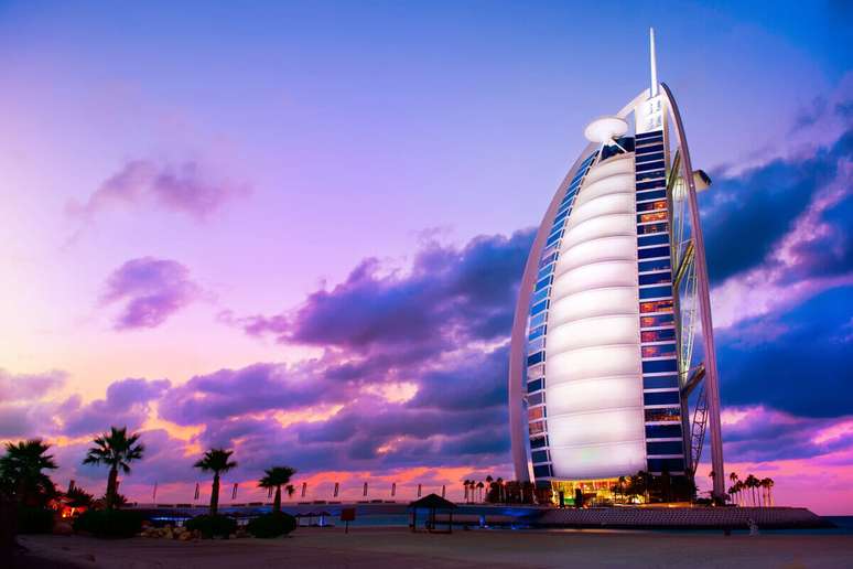 Burj Al Arab &eacute; avaliado com sete estrelas por especialistas e h&oacute;spedes 