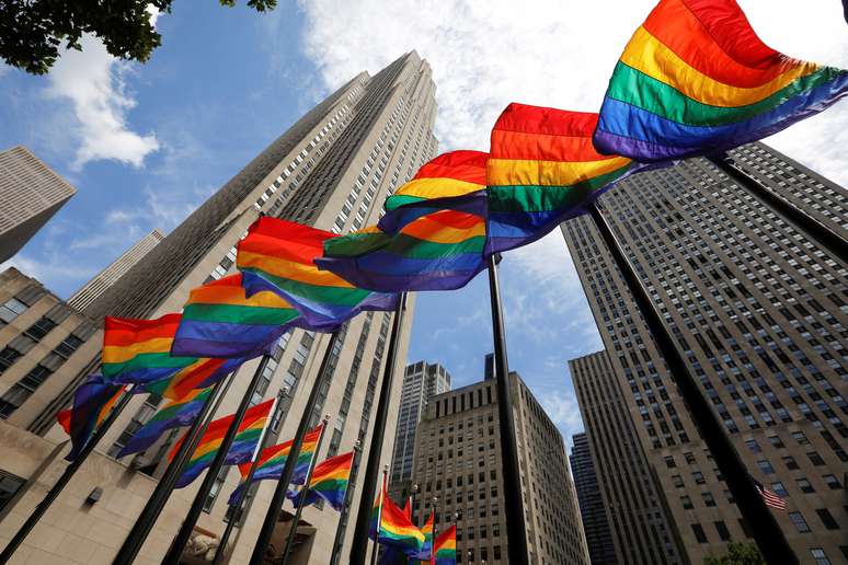 Veja algumas bandeiras LGBTQIA+ e o significado por trás de seus símbolos e cores