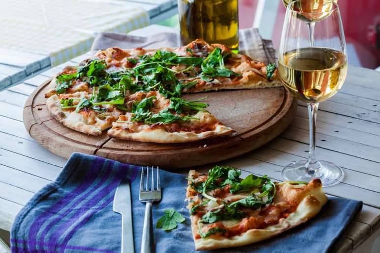 Pizzas podem harmonizar com vinhos de diferentes tipos, dependendo de seus sabores 
