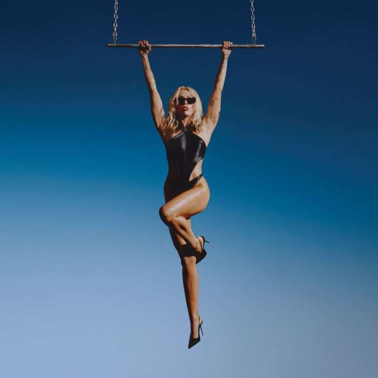 'Flowers' se tornou a m&uacute;sica a atingir mais r&aacute;pido a marca de 1 bilh&atilde;o de reprodu&ccedil;&otilde;es no Spotify.