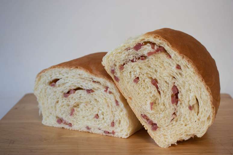 P&atilde;o de salame 