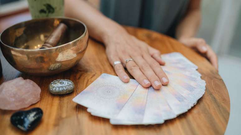 Mais uma energia daquelas est&aacute; chegando! Veja o que o tarot diz para o seu signo aproveitar o Eclipse Lunar em Escorpi&atilde;o -