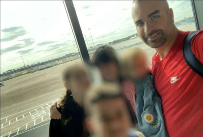 Pai viaja com filhos durante período letivo e é multado