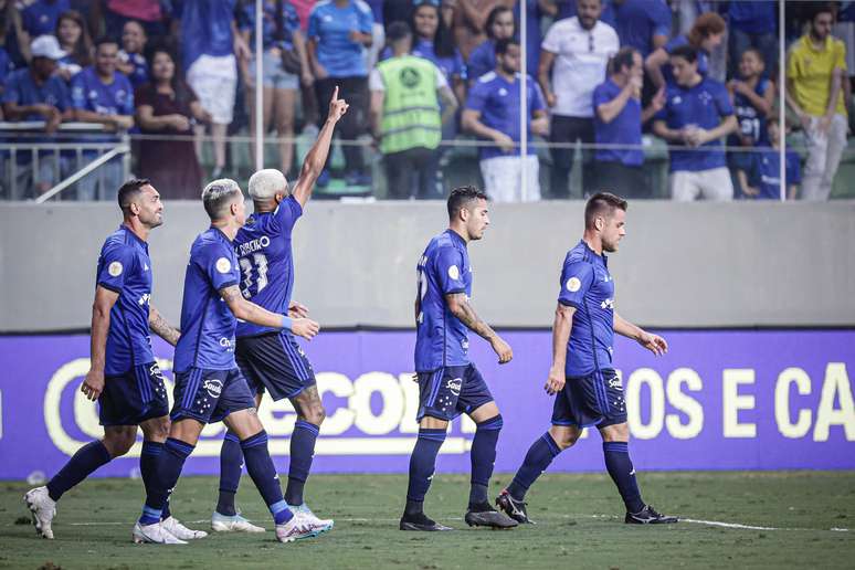 Cruzeiro volta a vencer e agora se prepara para festa final no