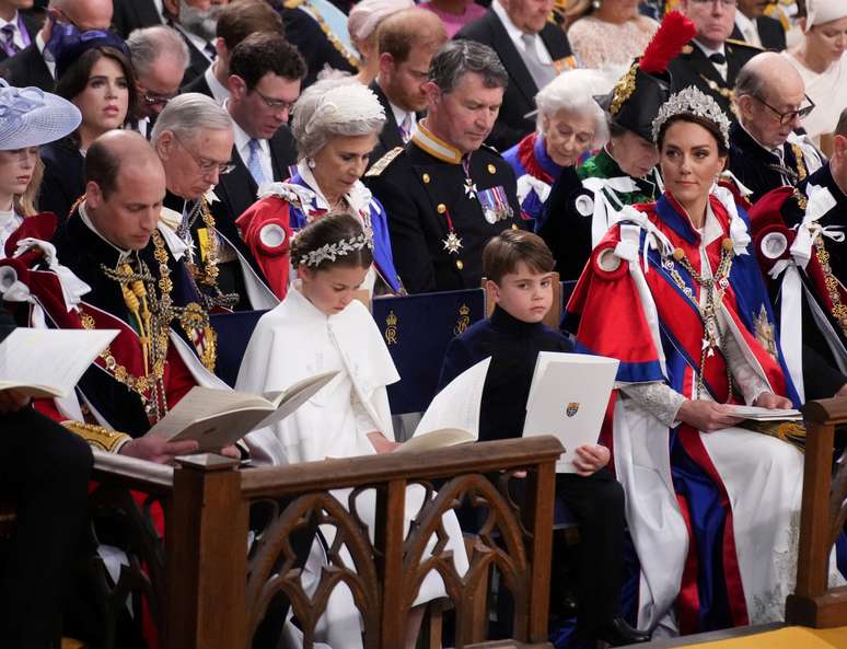 O príncipe de Gales, a Princesa Charlotte, o Príncipe Louis e a Princesa de Gales na cerimônia de coroação do Rei Charles III e da Rainha Camilla na Abadia de Westminster, Londres. Data da foto: sábado, 6 de maio de 2023. 