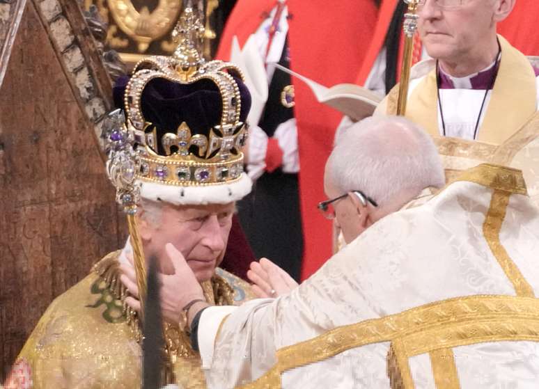 Charles III é coroado rei do Reino Unido 