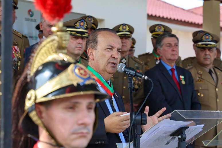 Governador Jorginho Mello (PL) durante discurso com a Polícia Militar de Santa Catarina