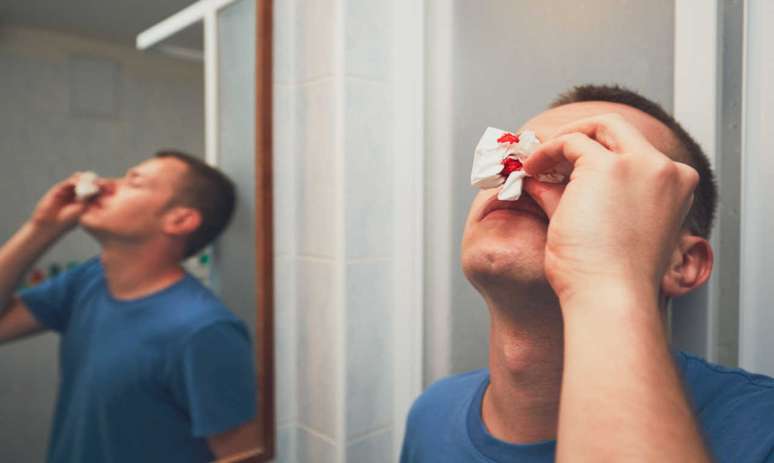 Sangramento nasal: saiba o que causa e como parar o sangue -