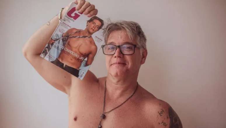 The Bolsonarist actor does the third test of nudity for the gay public at the age of 52