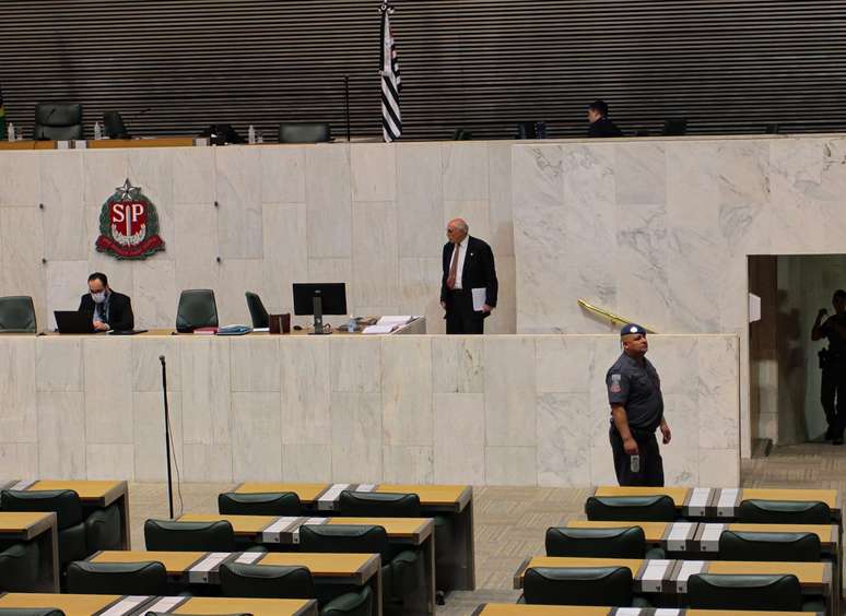 Eduardo Suplicy foi o único que compareceu aos primeiros 15 minutos da sessão ordinária na sexta-feira 