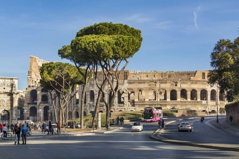 Via Celio Vibenna possui vista para o Coliseu 