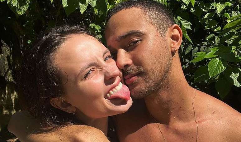 Larissa Manoela e André Luiz Frambach fizeram um desafio de casal e roubaram a cena na web.