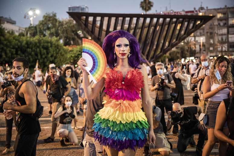 Parada LGBTQIA+ de Israel &eacute; comemorada na beira da praia do Me&rsquo;ir Park