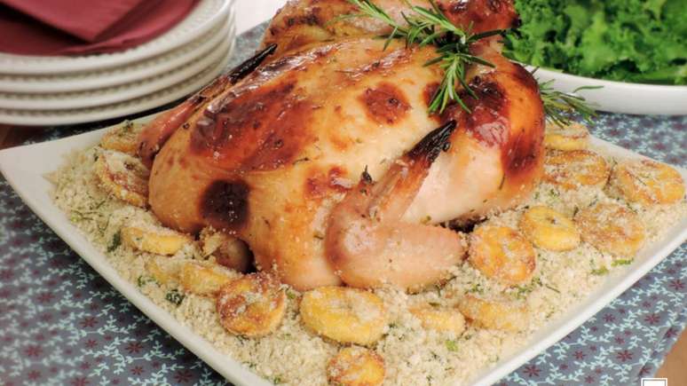 Roast chicken with farofa banana