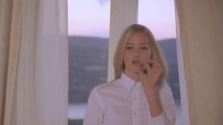 Jennifer Lawrence em cena de The Devil You Know.