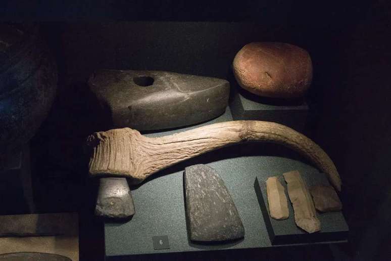 In the Neolithic Age, humans began shaping stones to produce tools, like the ones pictured (Image: Zde/CC-BY-4.0) In the Neolithic Age, humans began shaping stones to produce tools, like the ones pictured (Image: Zde/CC-BY-4.0)
