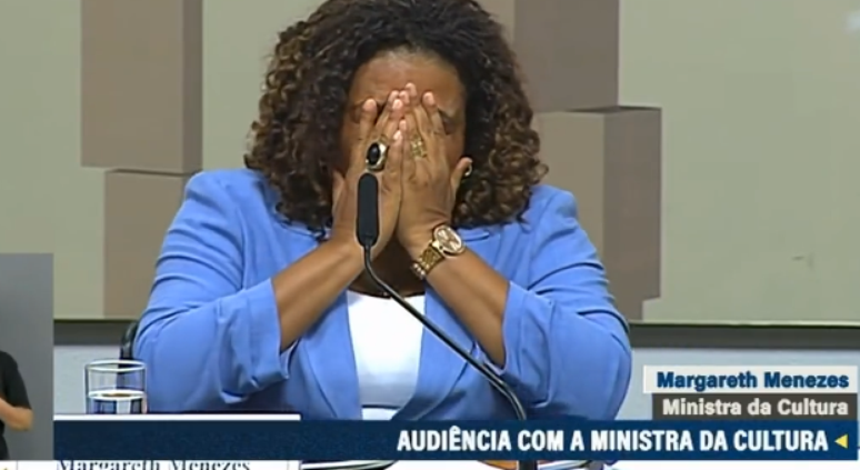 Margareth Menezes se emocionou ao vivo ao saber da morte de Rita Lee 