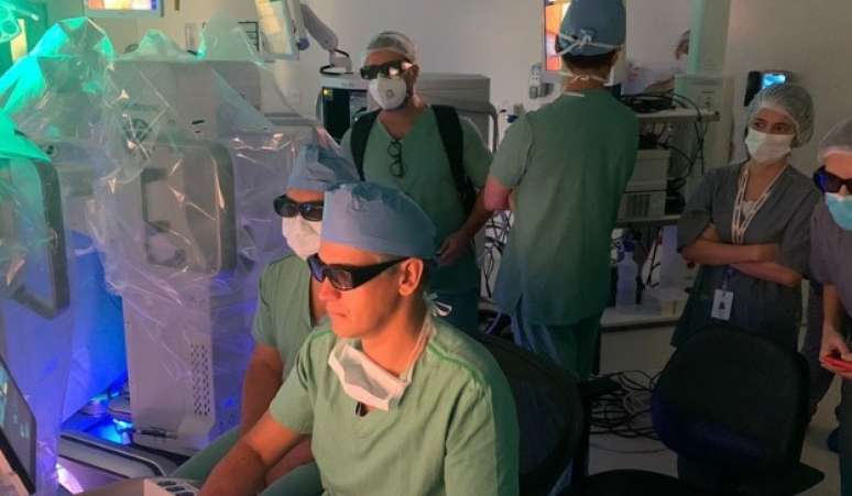 Doctors undergo training and wear 3D glasses