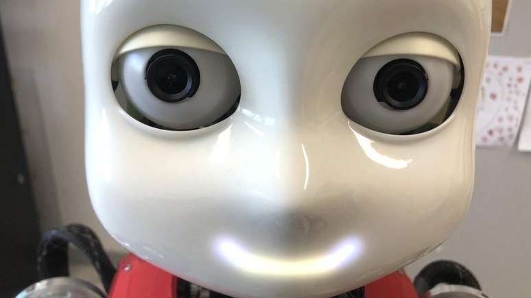 O robô iCub te prende com o olhar