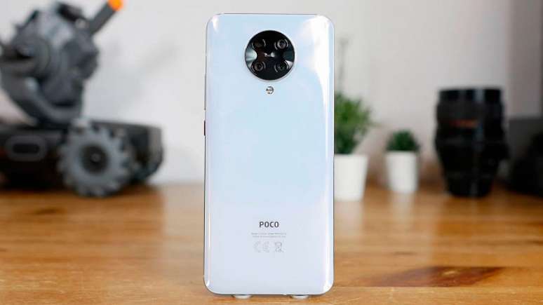 POCO F2 Pro;